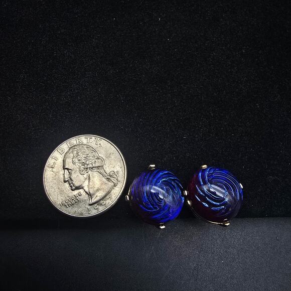 Vintage Dragon's Breath Screw Back Earrings Purple Blue Cabochon - Picture 3 of 8